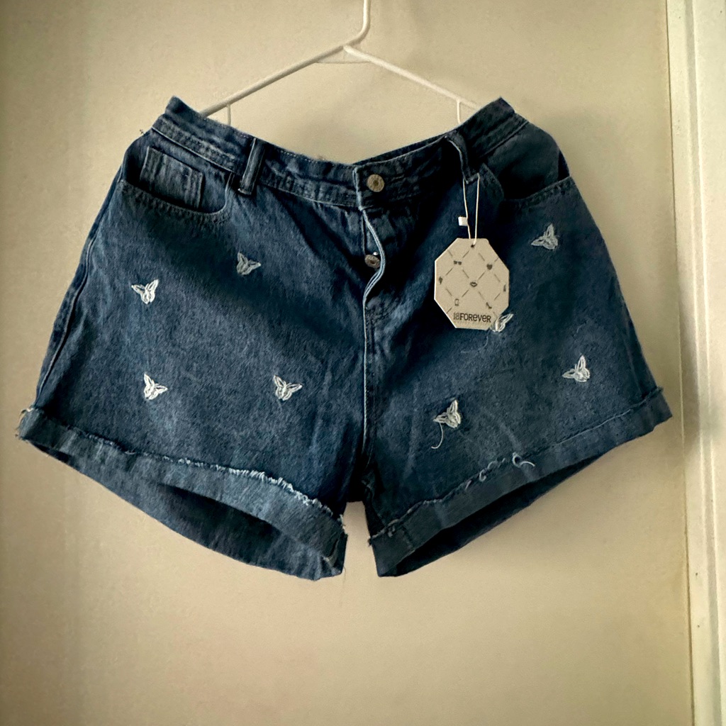 Short With Butterflies  Size 13 EnMx  Its Brand New Never Wear It